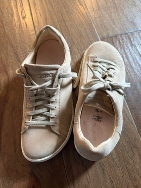 Birkenstock Bend Low Suede Sneakers in Beige